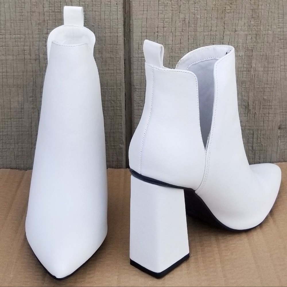 White side cut-out bootie - Picture 4 of 4